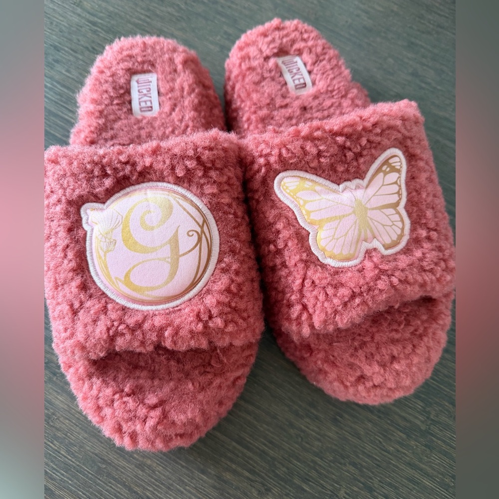 Excellent Condition. Size ⅞ Groundup “Wicked” Slippers
